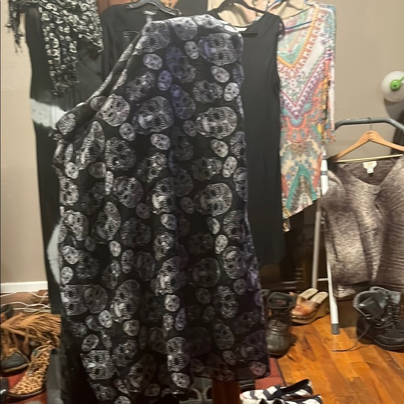 Express Black and White Skull Scarf - Picture 5 of 5